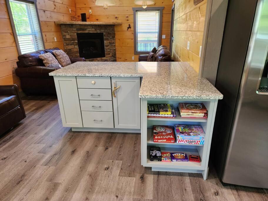 Dancing Bear Cabin- Relax & Enjoy! Sevierville Exteriör bild